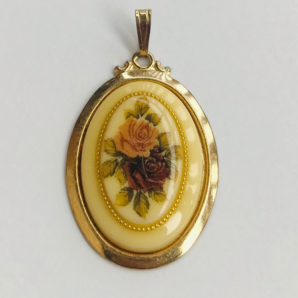 Very vintage pendant ❤️